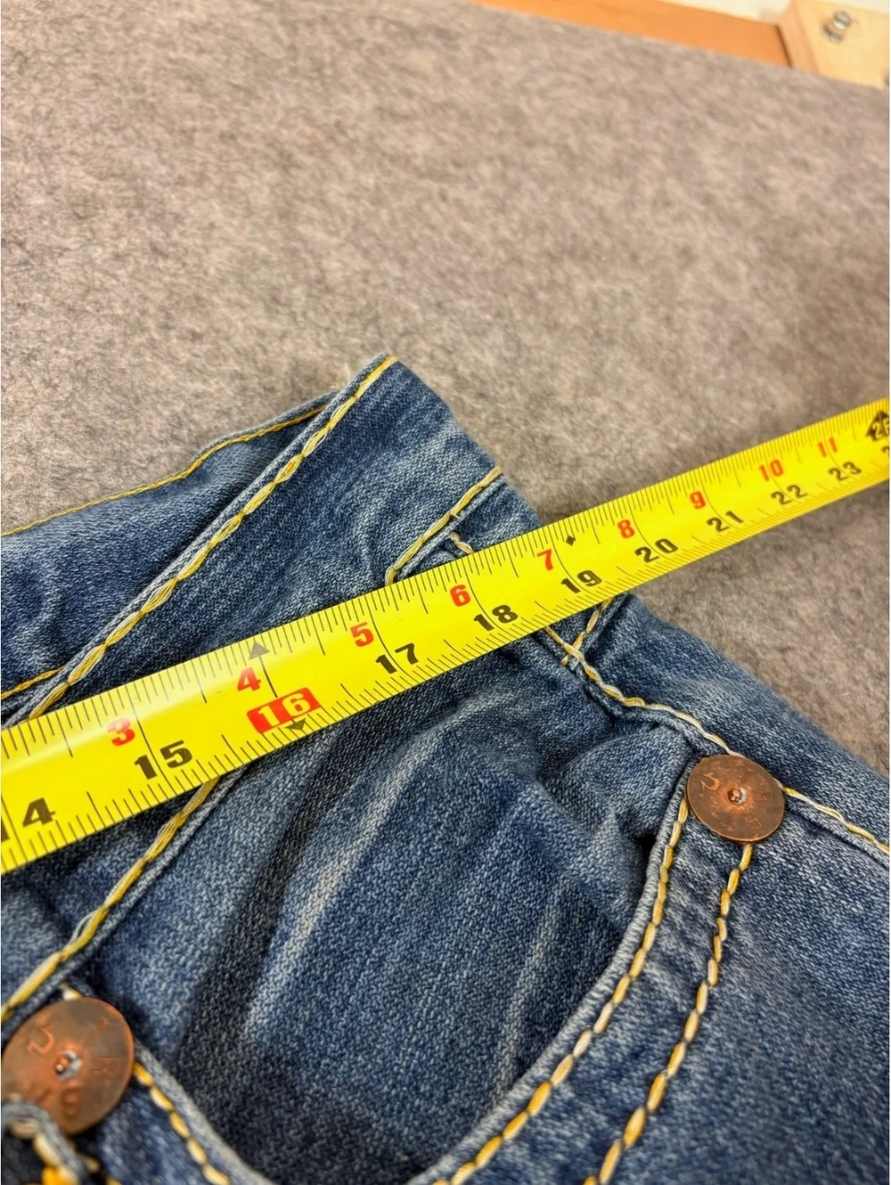 True Religion straight baggy blue jeans size 38x32